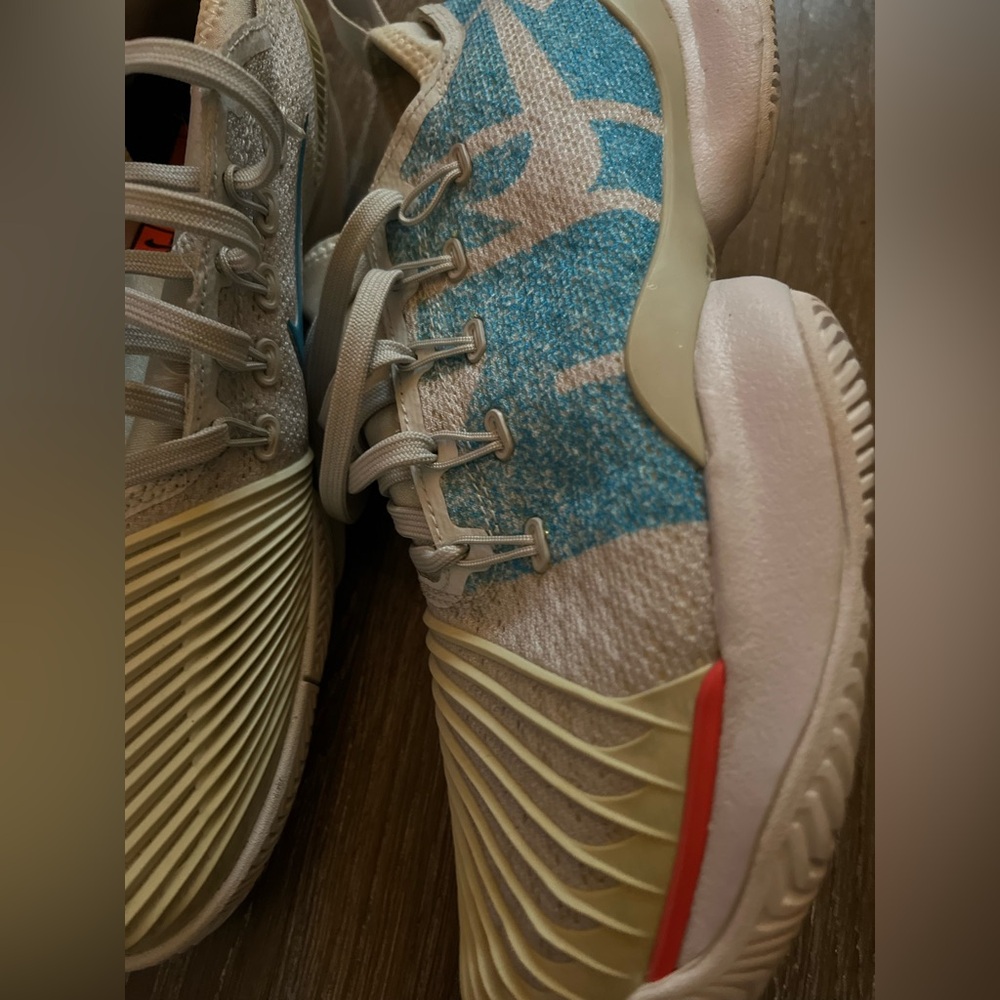 Nike Women's Sneakers - Cream, Blue, Red